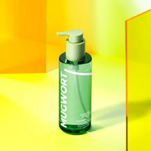 Isntree mugwort cleansing oil bottle